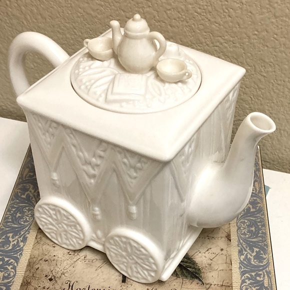 Lenox Teapot - Butlers Pantry - Picture 5 of 10